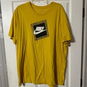 Mens Nike Graphic Tee